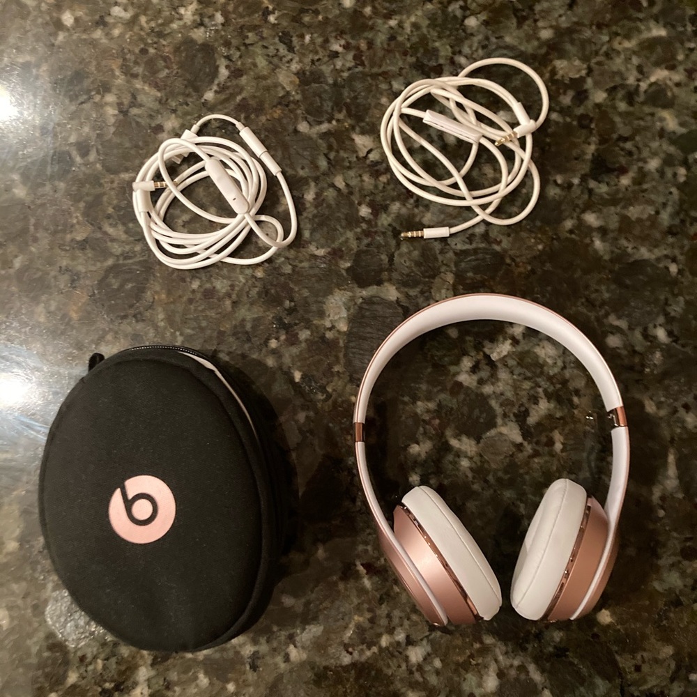 Beats by Dr.Dre Wired pick over the headphones with IPhone Adapter and Case